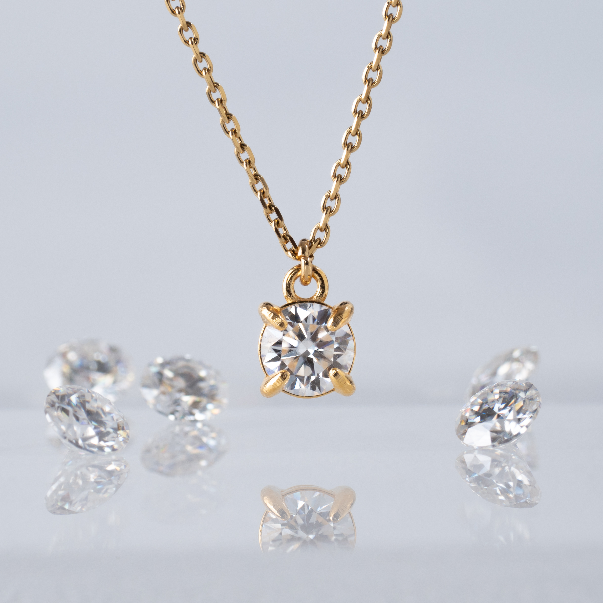 1粒モアサナイト のネックレス